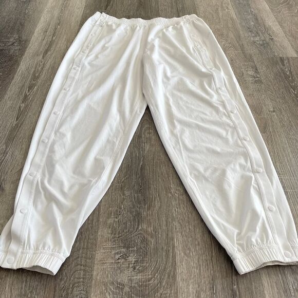 Lululemon Tear-Away Mid-Rise Track Pant Light Vapor - Size: 10 - Picture 7 of 11